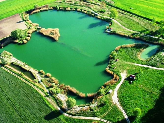 Borsosgyőri agyaggödör, Országúti-tó