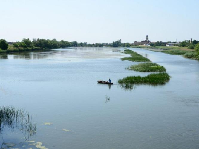 Hortobágy-Berettyó folyó a Hamvas-főcsatorna szivattyúház ágának folyásirány szerinti bal partjától, 59,9 fkm-től az 54,8 fkm-ig