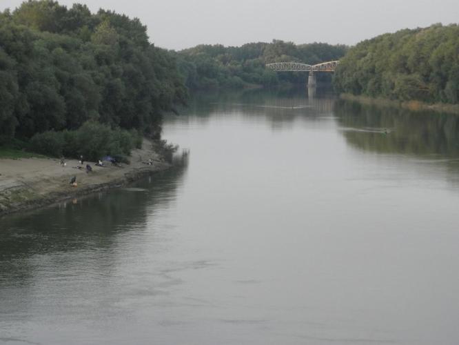 Tisza folyó Jász-Nagykun-Szolnok megyei, 403-266,5 fkm közötti szakasza